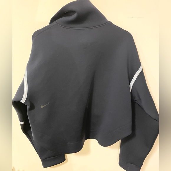 Nike Women’s Reflective Running Pullover - Picture 4 of 4